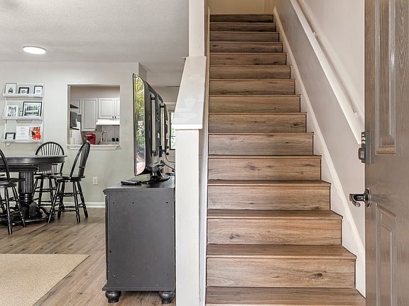 3rd image of 105 Bach Dr #105