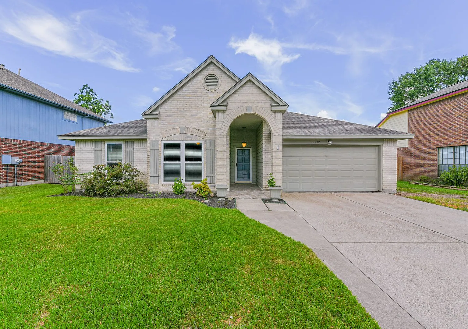 Gorgeous updated 3 BR in Brittany Bay! — Photo 1