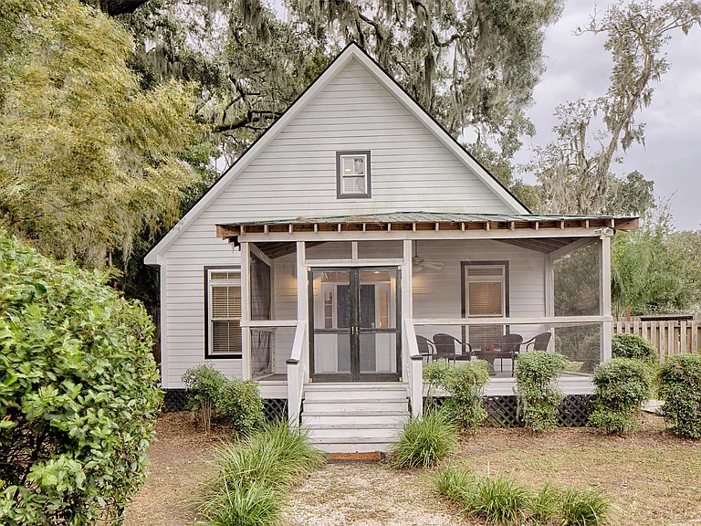 3206 Robertson Ave — Photo 1