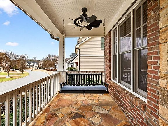 3rd image of 504 Tackett Farms Rd