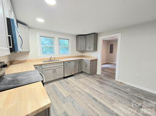 357 8th Avenue Dr SW, Hickory, NC 28602