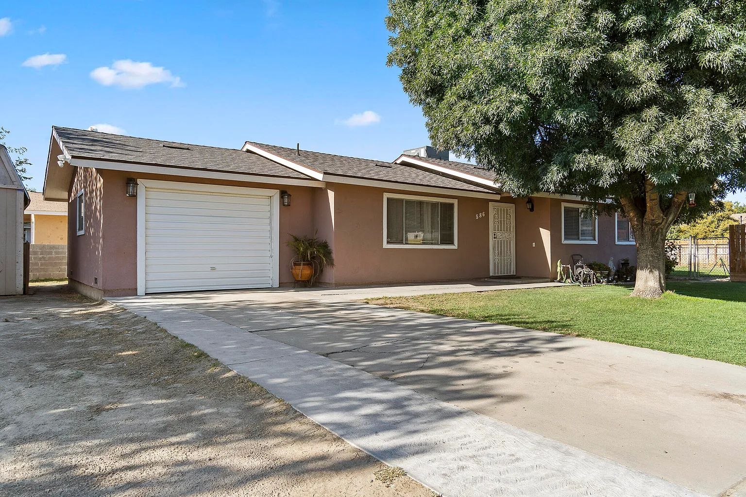 586 Woods Avenue photo 1
