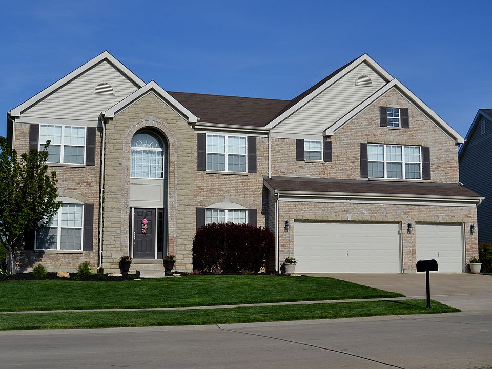 Brick/Stone 2 Story/3car gar
