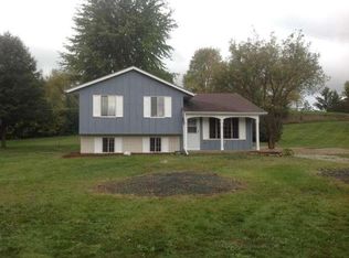 W313S8419 Winkler Dr, Mukwonago, WI 53149