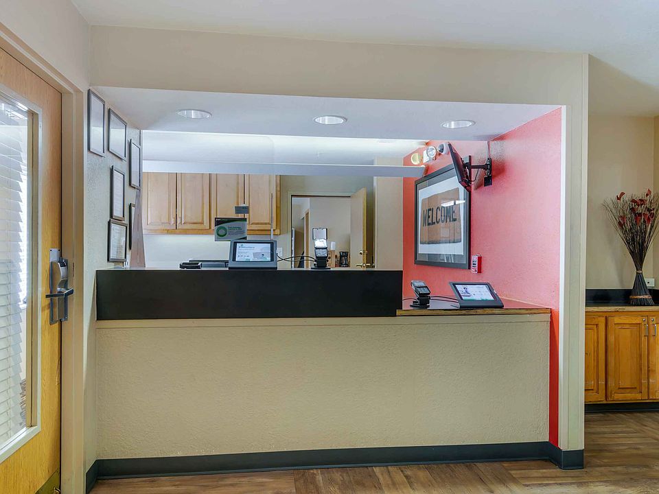 Lobby and Guest Check-in