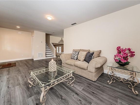 4th image of 4424 Willowrun Ln
