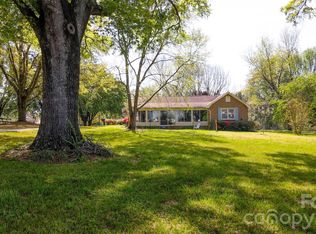 9730 Mount Holly Huntersville Rd, Huntersville, NC 28078