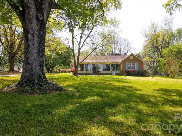 9730 Mount Holly Huntersville Rd, Huntersville, NC 28078