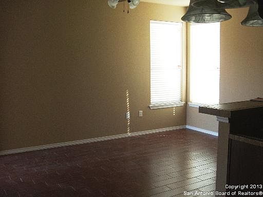 4th image of 618 & 614 Creekside Circle