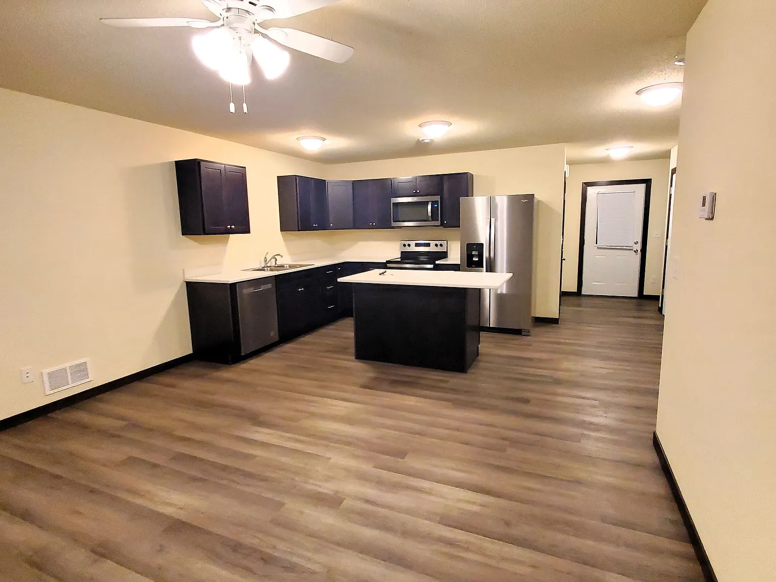 3 bed, 1326 sqft, $1,700 — Photo 3