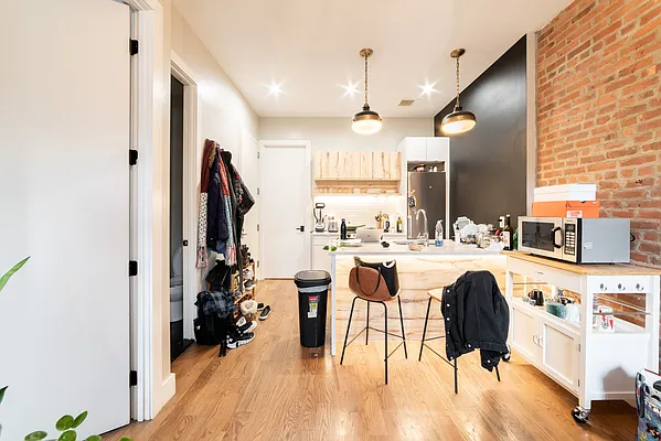 Rented by Maplewood Management | media 62