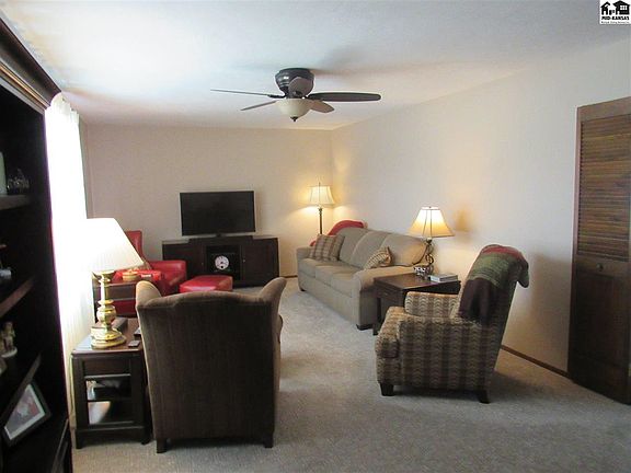 4th image of 2402 Westminster Dr