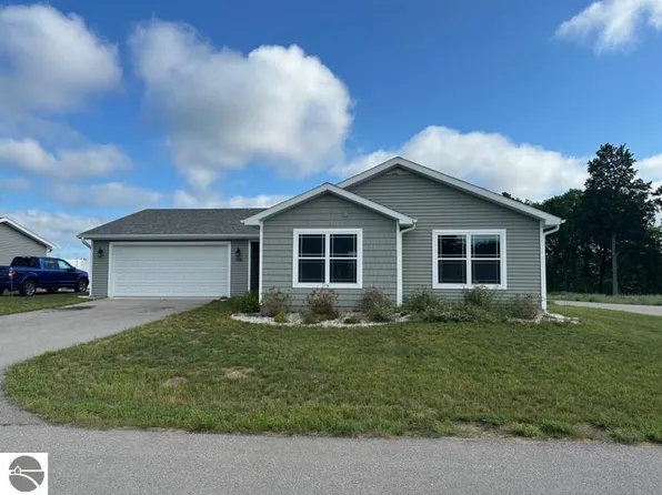 3596 Tanager Dr, Traverse City, MI 49685