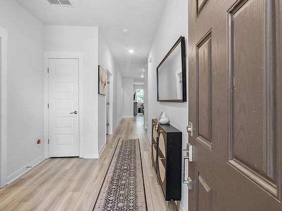 3rd image of 442 Gingerwood Ln