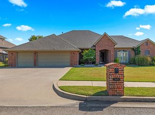 2832 Roanoke Ridge Rd, Bartlesville, OK 74006