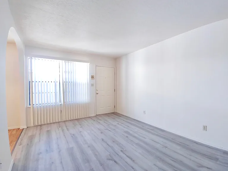 Updated Downtown 1 Bed w/ free WIFI & Gated Parking — Photo 72