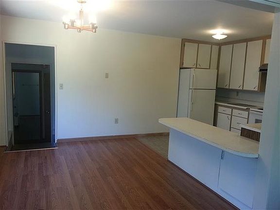 3rd image of 2518 Hayes Ave