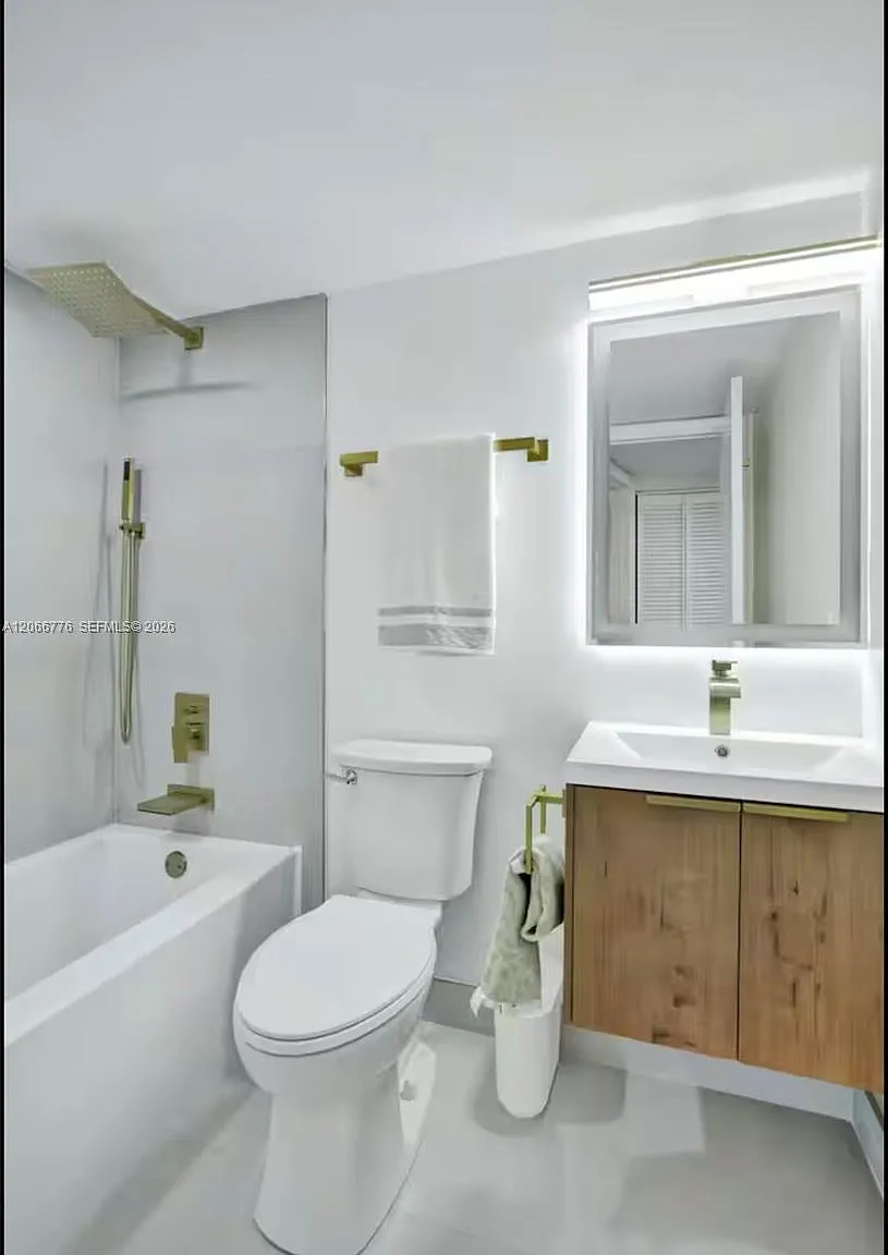 Delphi Towers Condo — Photo 3