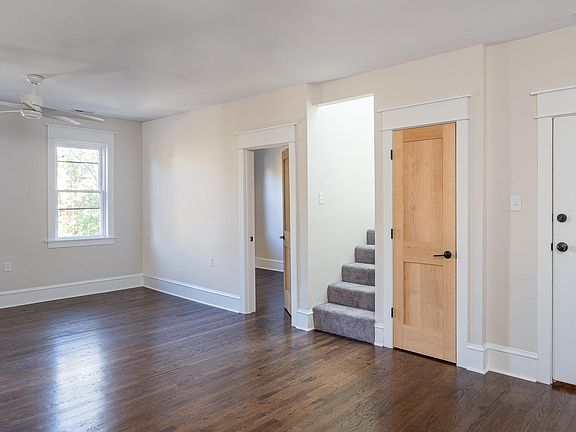 5th image of 1455 W Erie St APT 3