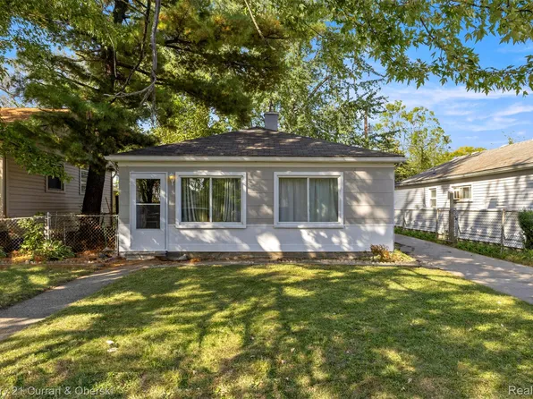 32360 Carlisle Pkwy, Wayne, MI 48184