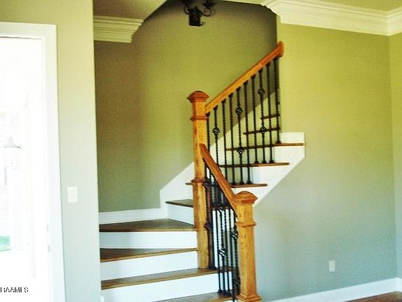 4th image of 107 Woodbranch Ct