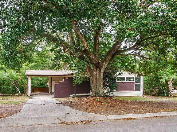 3rd image of 706 Valley Dr