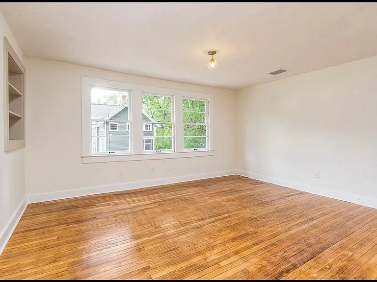 722 NE 4th Ave — Photo 5