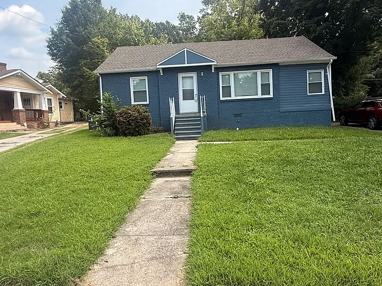 209 Highland Ave — Photo 3