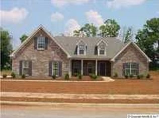 221 Poplar Gln, Huntsville, AL 35811