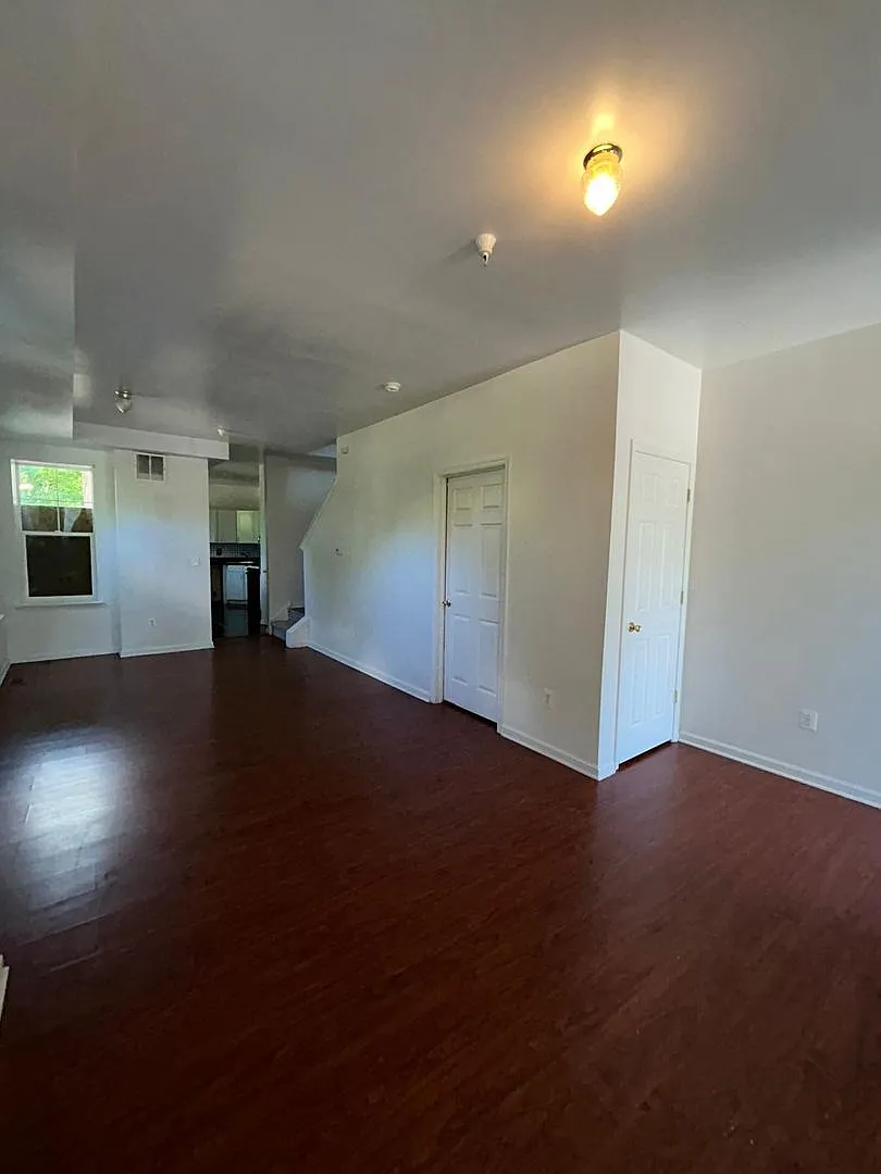 Beautiful big property with AC — Photo 2