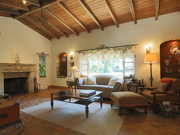 4th image of 525 Alhambra Circle