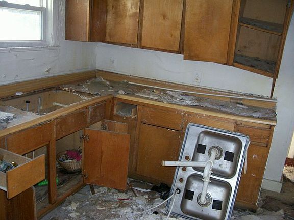 2nd image of 4395 E 131st St