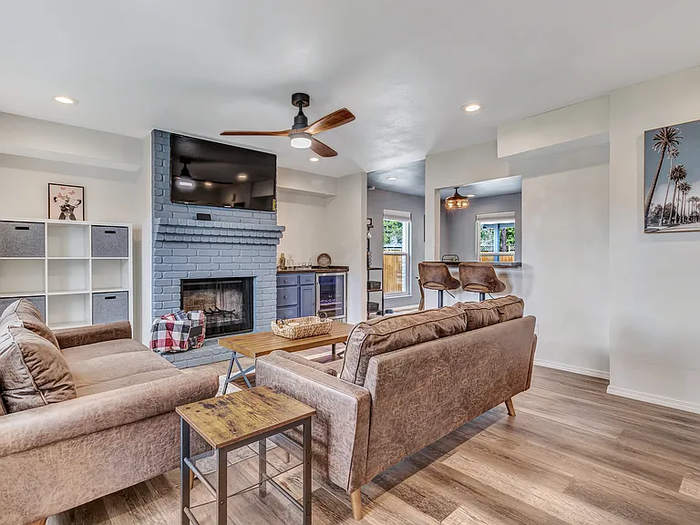 11611 Rousseau St — Photo 20