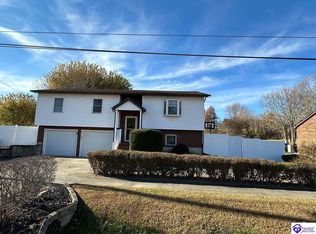 155 Meadowlake Dr, Radcliff, KY 40160