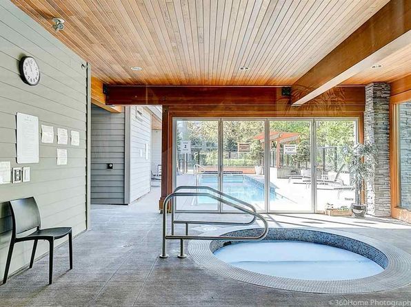 2 bedroom rental in Surrey — photo 13