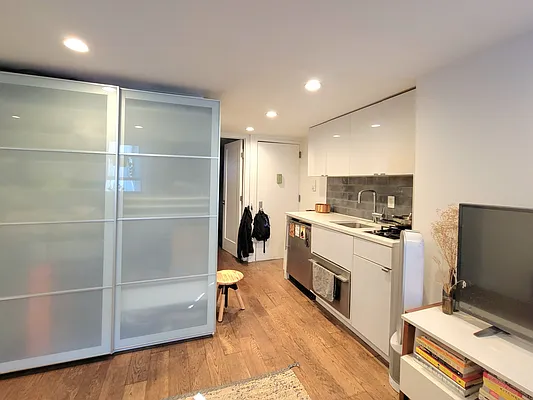 Rented by AZ REALTY NYC LLC | media 8