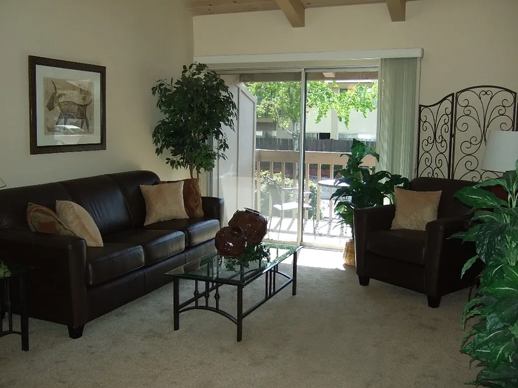 Plumas Garden Apartments — Photo 3