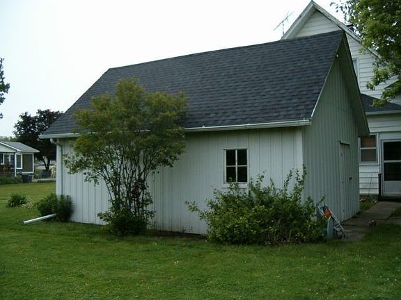 4th image of 230 Williams St