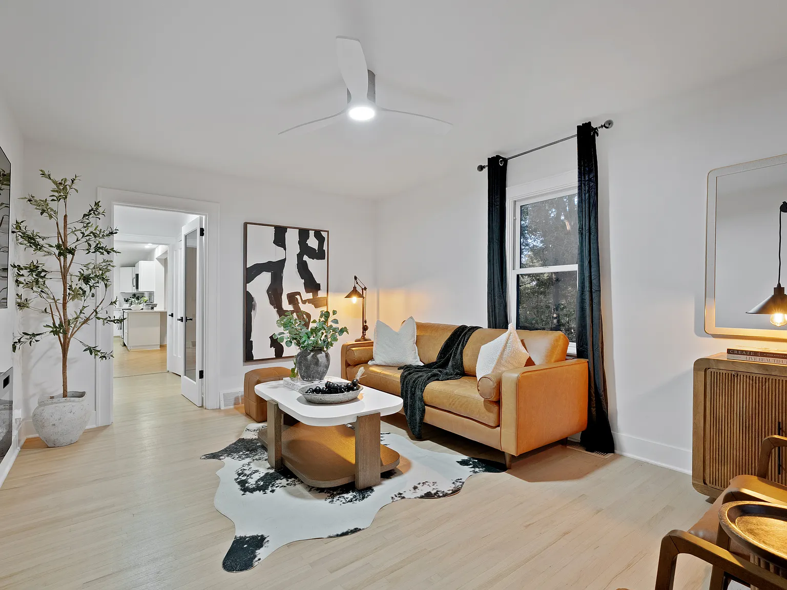 3 bed, 1360 sqft, $8,300 — Photo 1