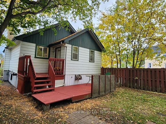 3rd image of 380 Queen St
