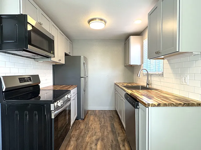 3000 E Spruce St #4 — Photo 6