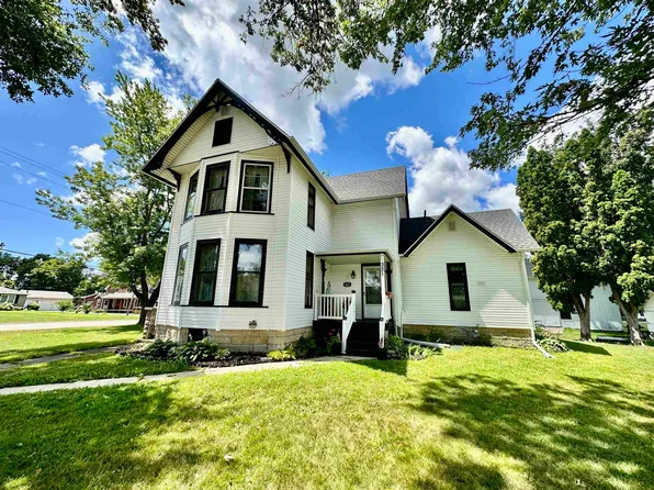 321 S Benton St, Winnebago, IL 61088