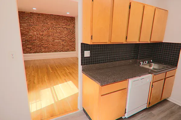Rented by PMG Real Estate  | media 8
