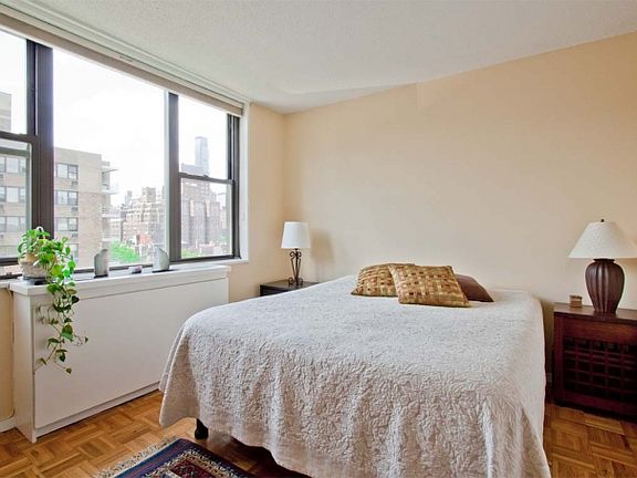 2nd image of 201 E 17th St APT 11F