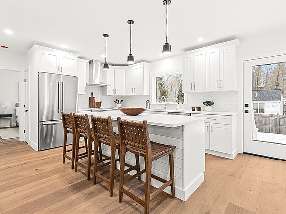 2nd image of 6 Intervale Rd