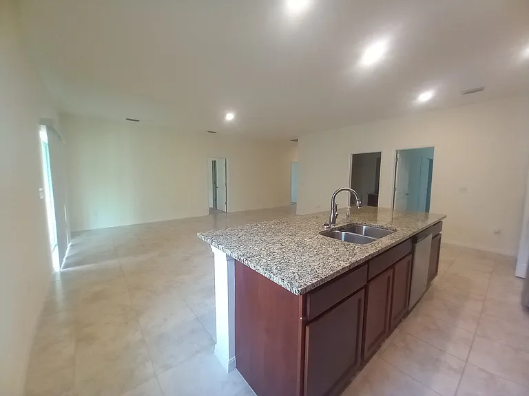108 Boxwood Ln — Photo 5