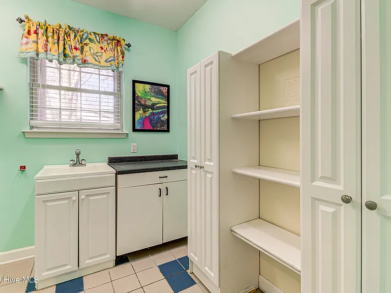 613 Clarendon Ave — Photo 34