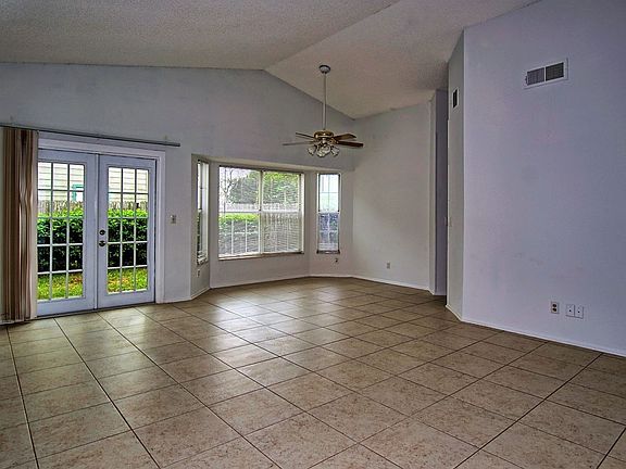 3rd image of 103 Riverraft Ct