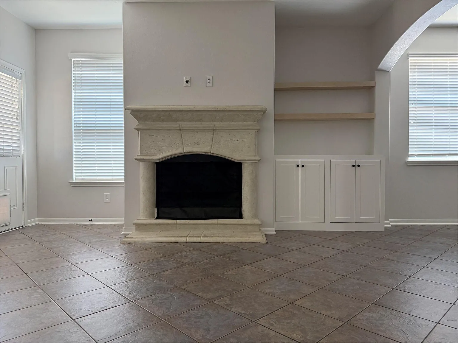 3 bed, 2102 sqft, $2,400 — Photo 4