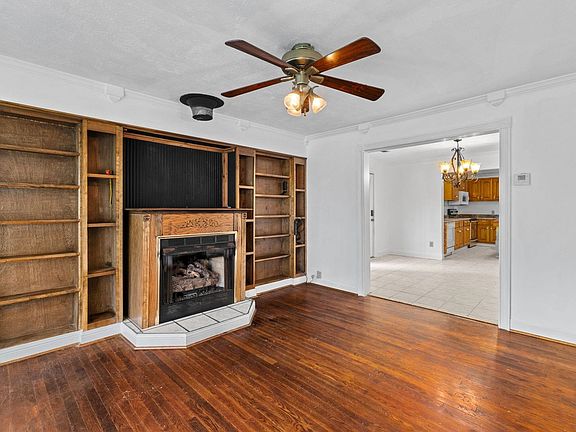 5th image of 1617 Washington St